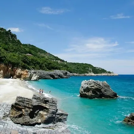 בית נופש Alexias טסגרדה